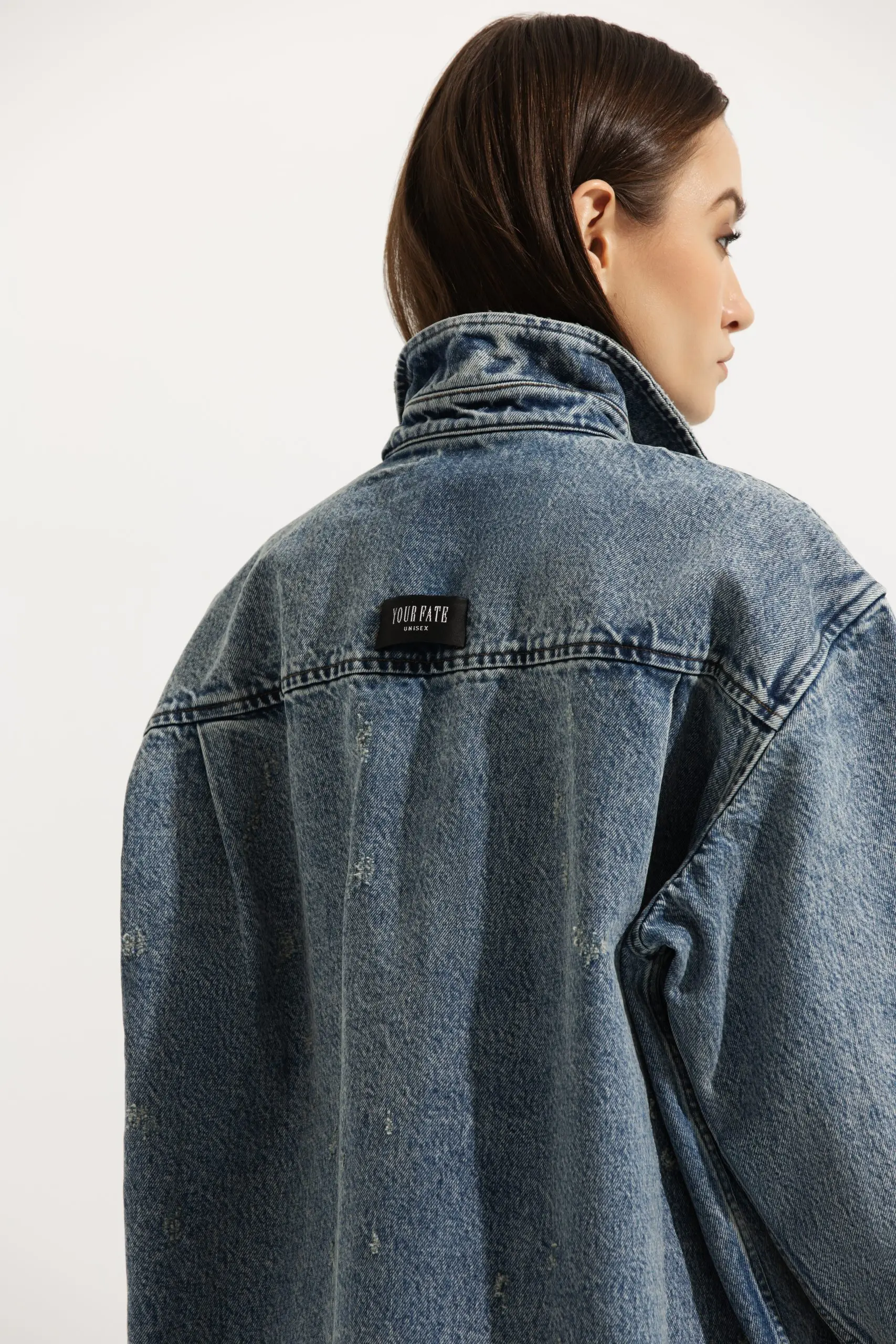Джинсовая синяя рубашка unisex из хлопка с винтажной варкой и рваными элементами