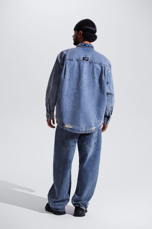 Джинсовая синяя рубашка unisex из хлопка с винтажной варкой и рваными элементами — изображение 10
